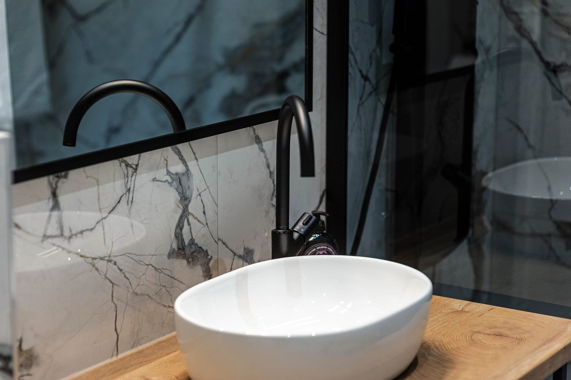No.3 Delux soba — balkon i pogled na more